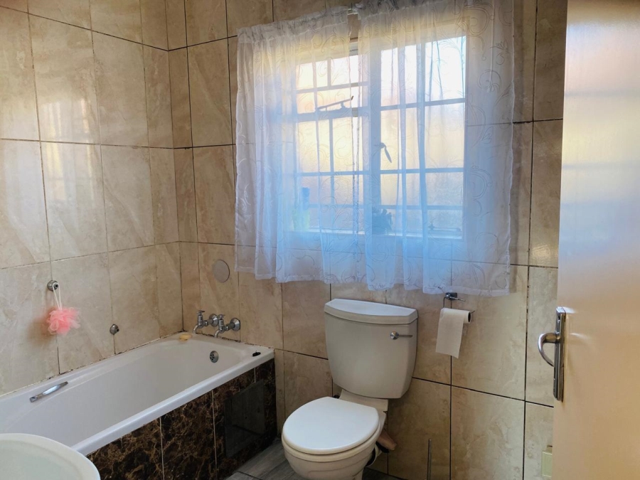 2 Bedroom Property for Sale in Waterval East North West